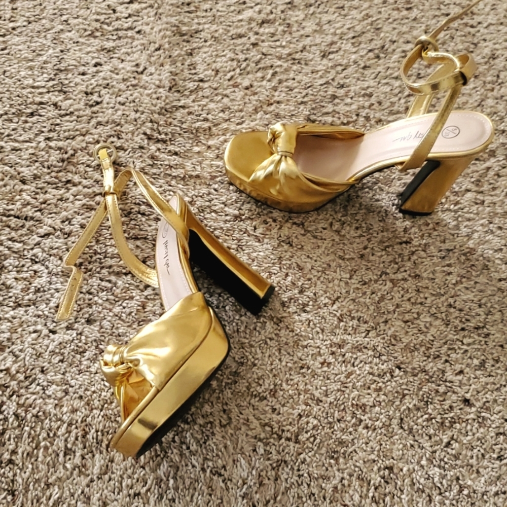 Gold platforms